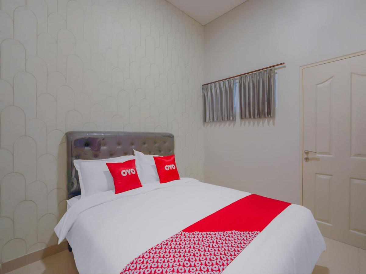 Super Oyo Capital O 90336 Olive Guest House Surabaya Exterior photo