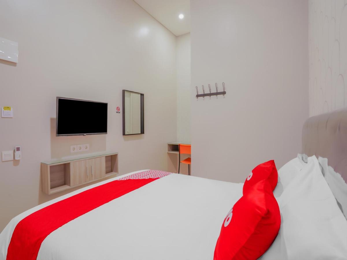 Super Oyo Capital O 90336 Olive Guest House Surabaya Exterior photo