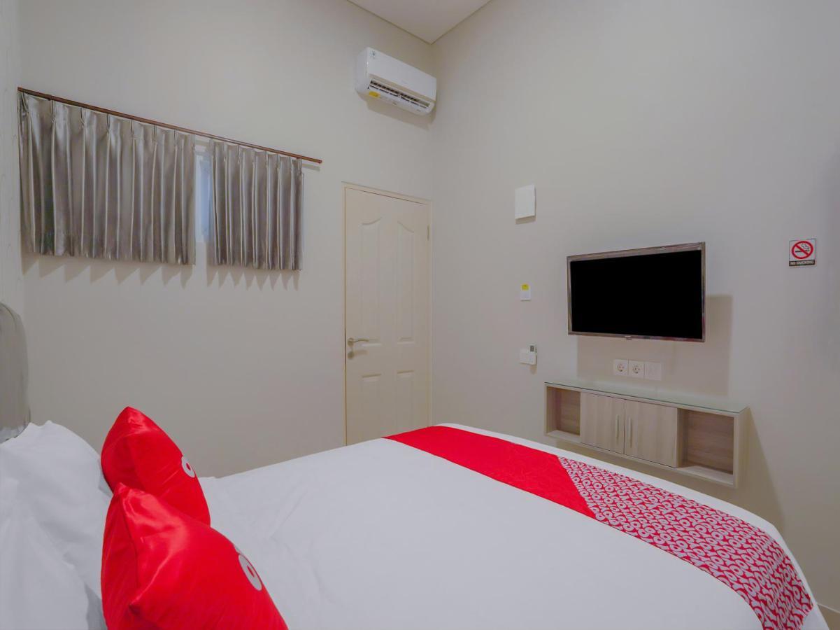 Super Oyo Capital O 90336 Olive Guest House Surabaya Exterior photo