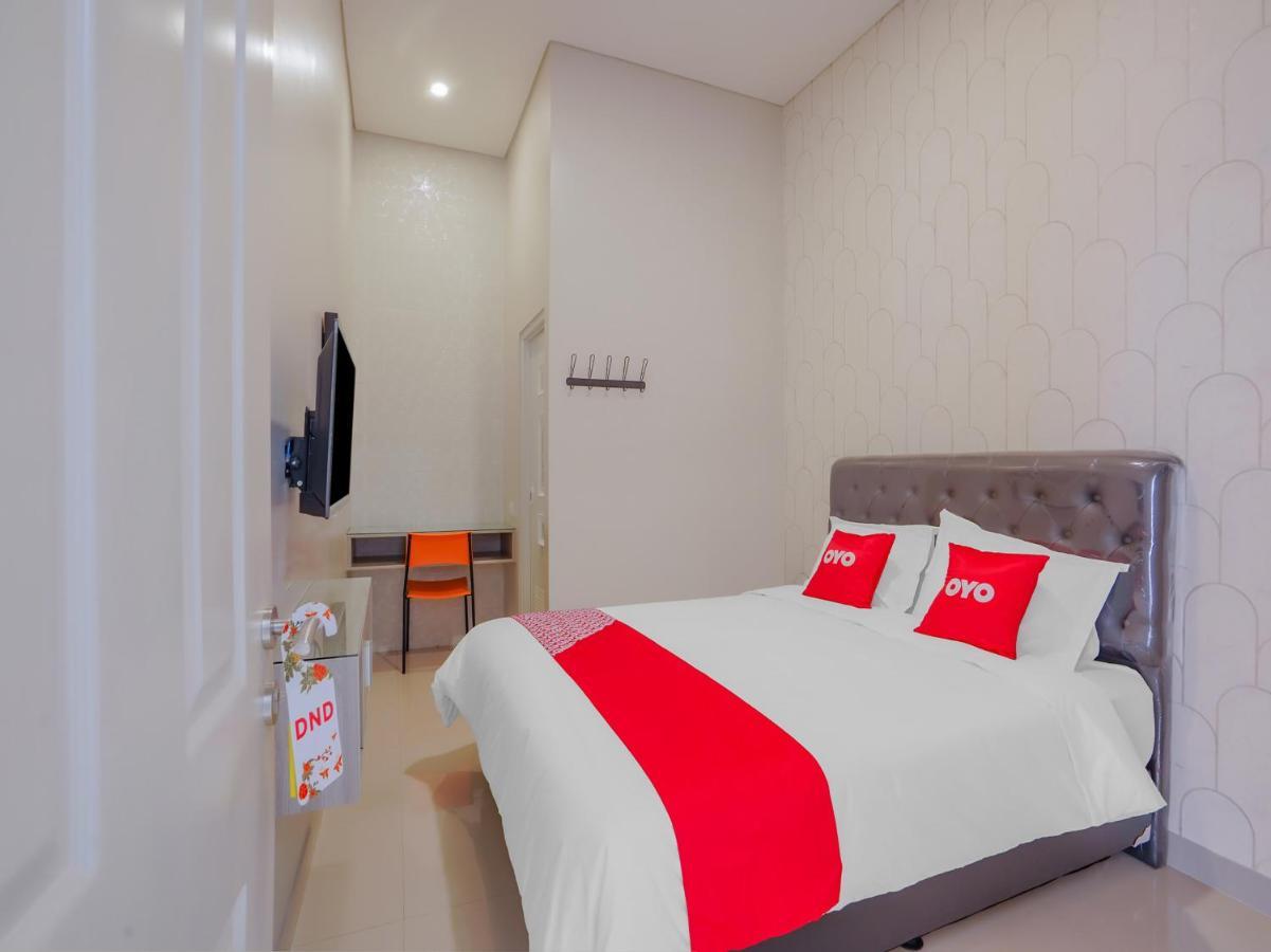 Super Oyo Capital O 90336 Olive Guest House Surabaya Exterior photo
